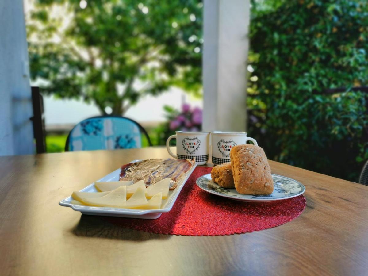 Adriana Apartma *