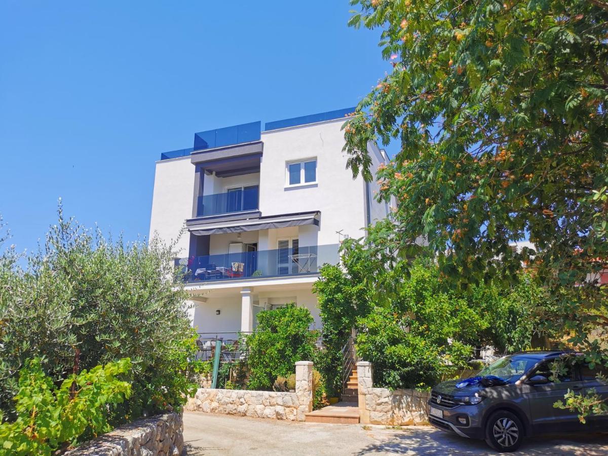 Apartma Adriana *