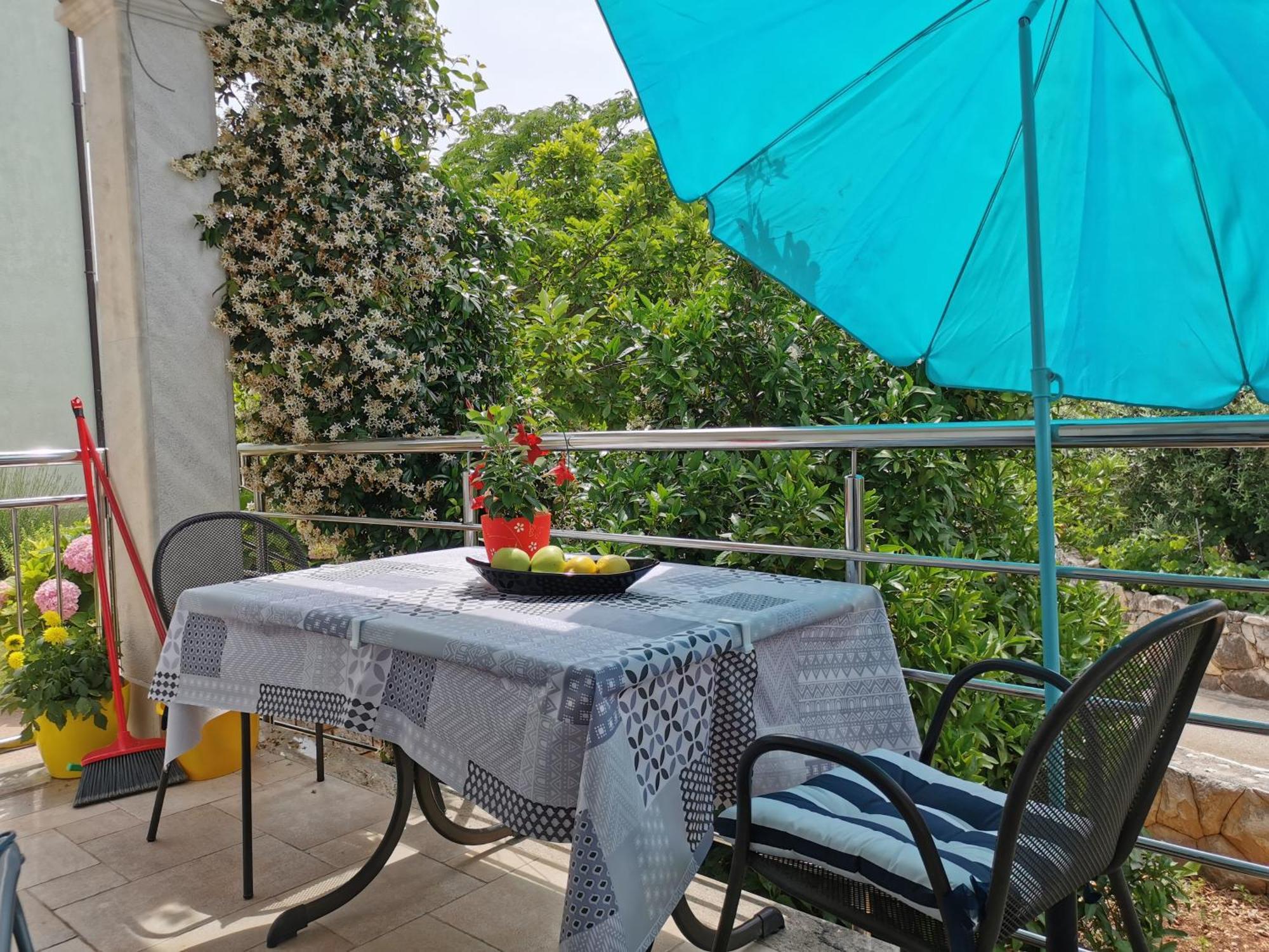 Adriana Apartma *